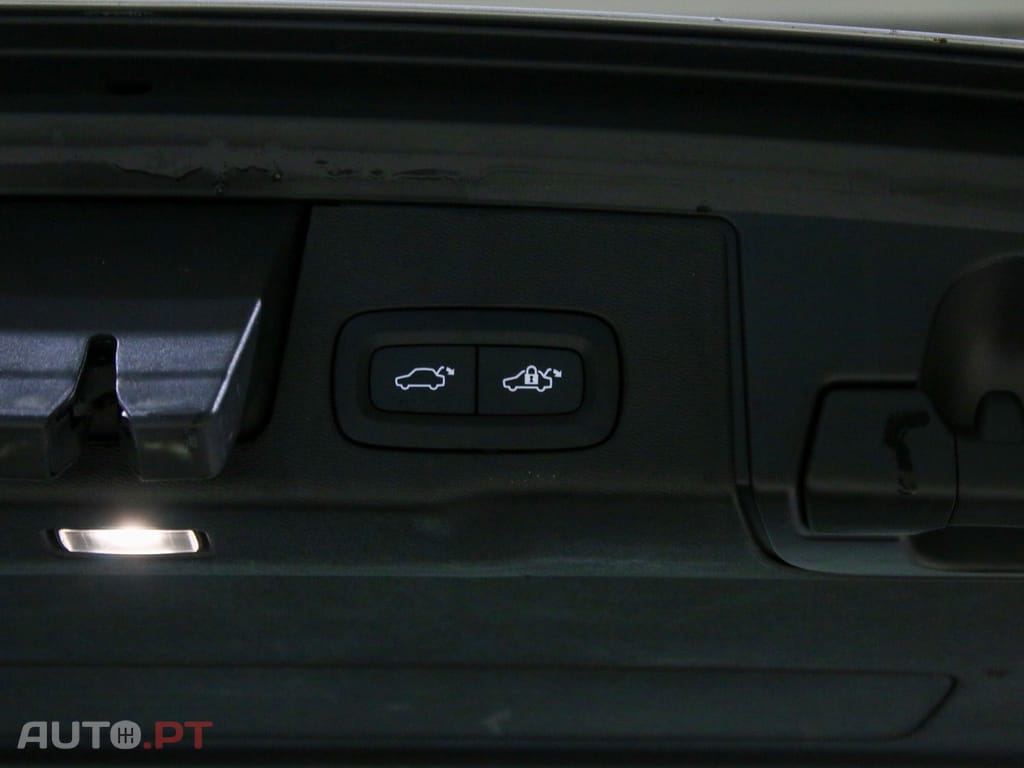Volvo XC60 2.0 T6 PHEV Black Edition AWD