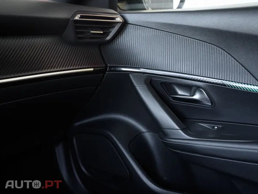 Peugeot 2008 1.2 PureTech Allure EAT8