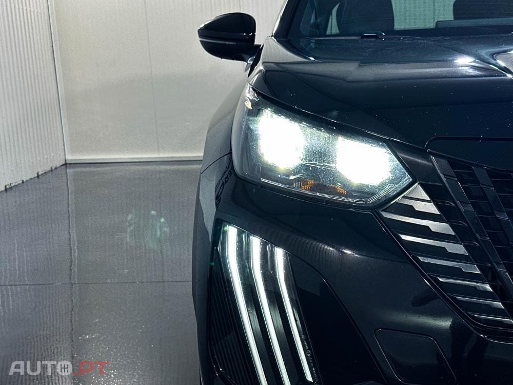 Peugeot 2008 1.2 PureTech Allure EAT8
