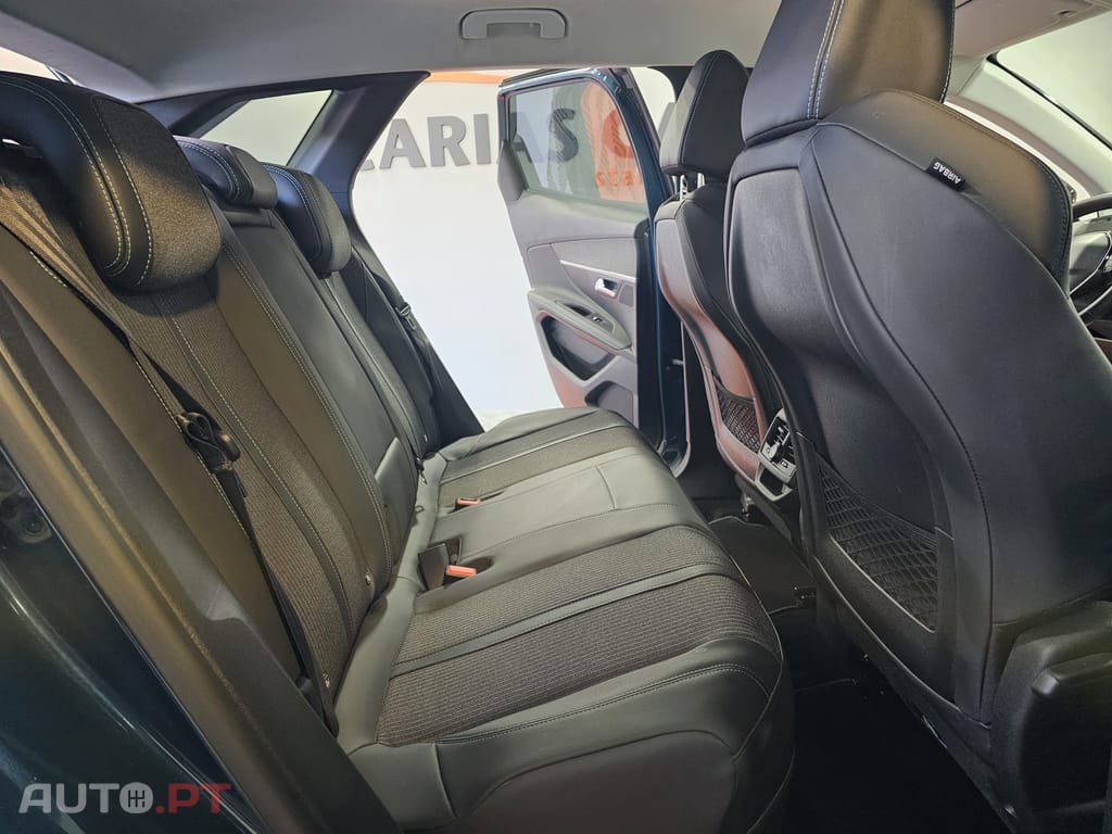 Peugeot 3008 1.6 Hybrid  EAT8 Allure