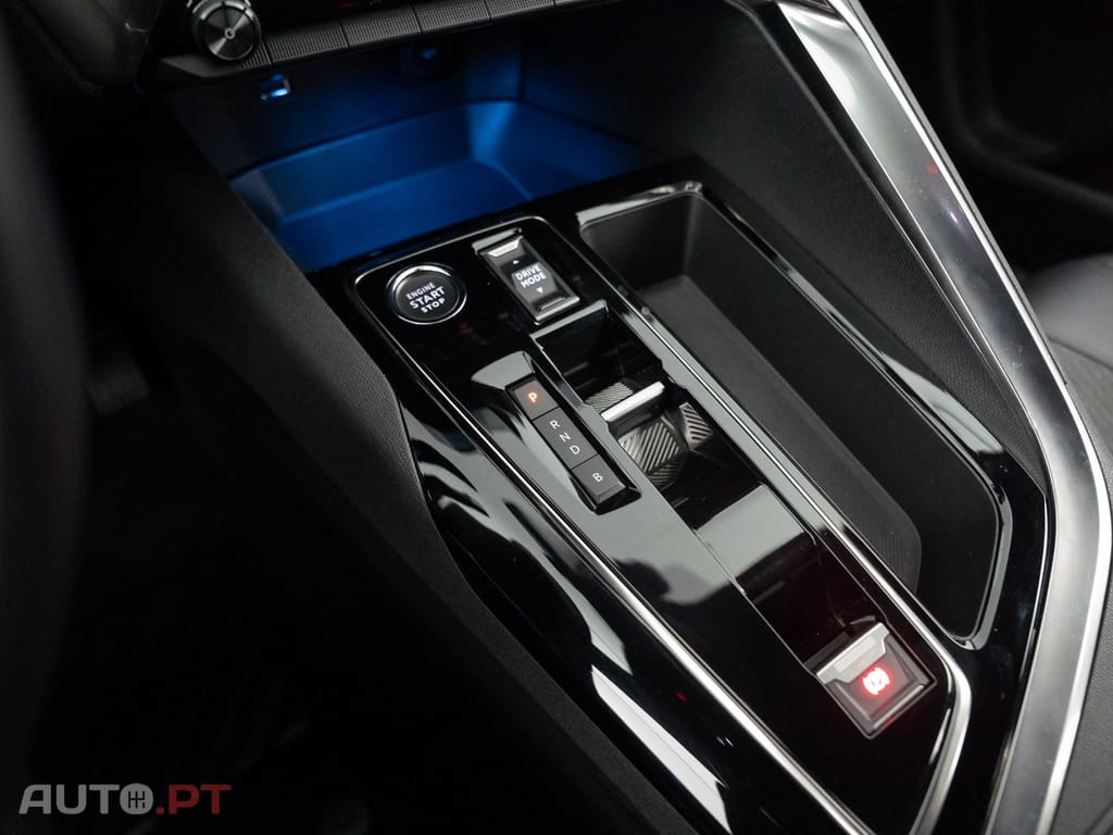 Peugeot 3008 1.6 Hybrid Allure e-EAT8