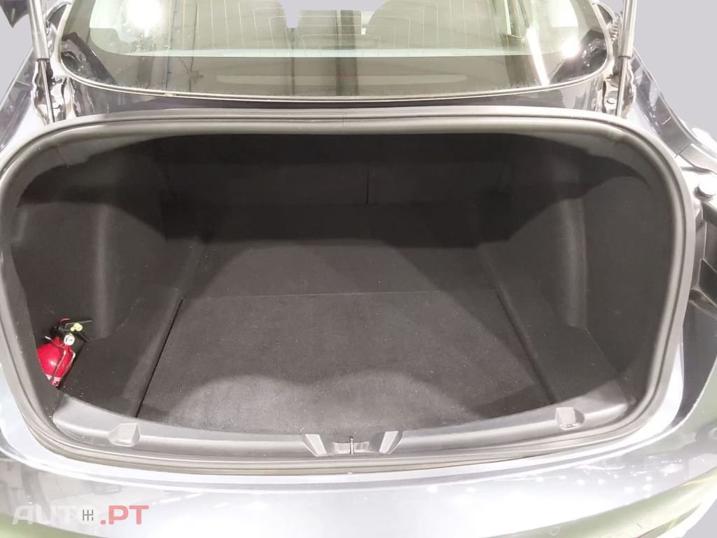 Tesla Model 3 Long-Range AWD I.V.A DEDUTÍVEL