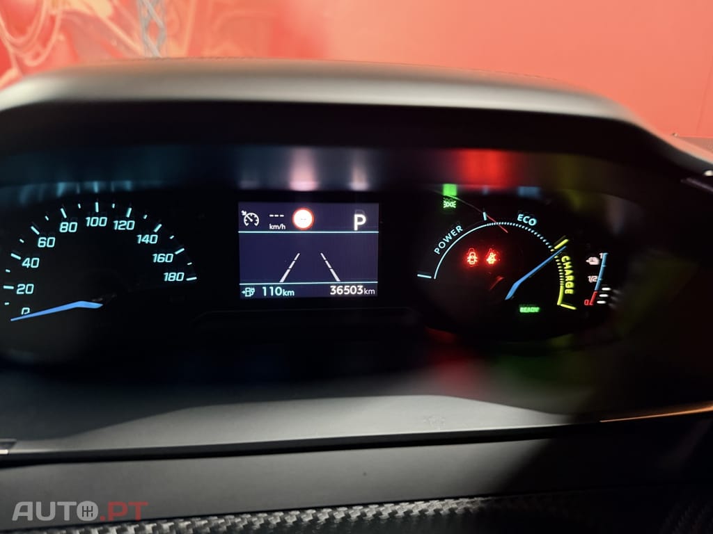 Peugeot E-2008 50 kWh Allure Pack