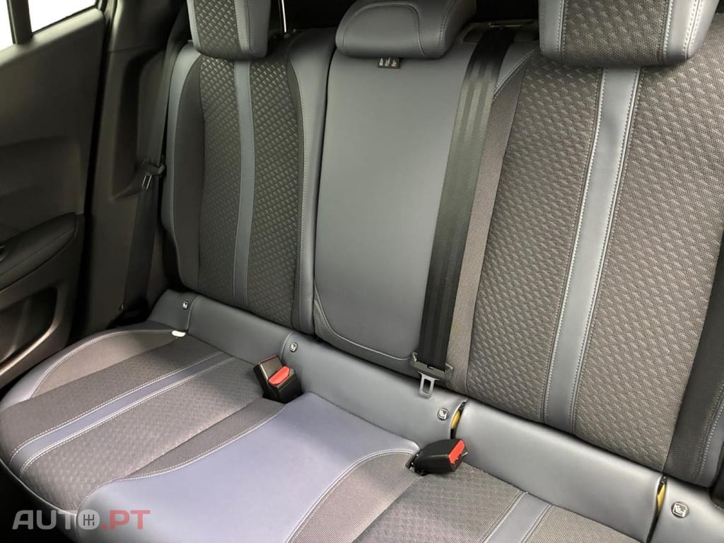 Peugeot 2008 1.2 PureTech Allure Pack EAT8