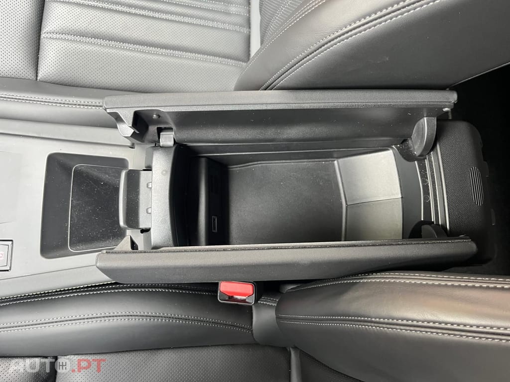 Peugeot 408 PHEV 180 e-EAT8 GT I.V.A DEDUTIVEL 
