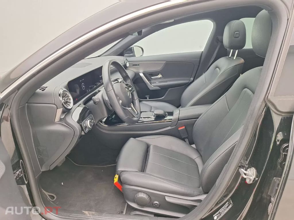 Mercedes-Benz CLA 250 250e Luxury