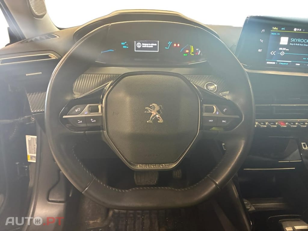 Peugeot E-2008 50 kWh Allure Pack