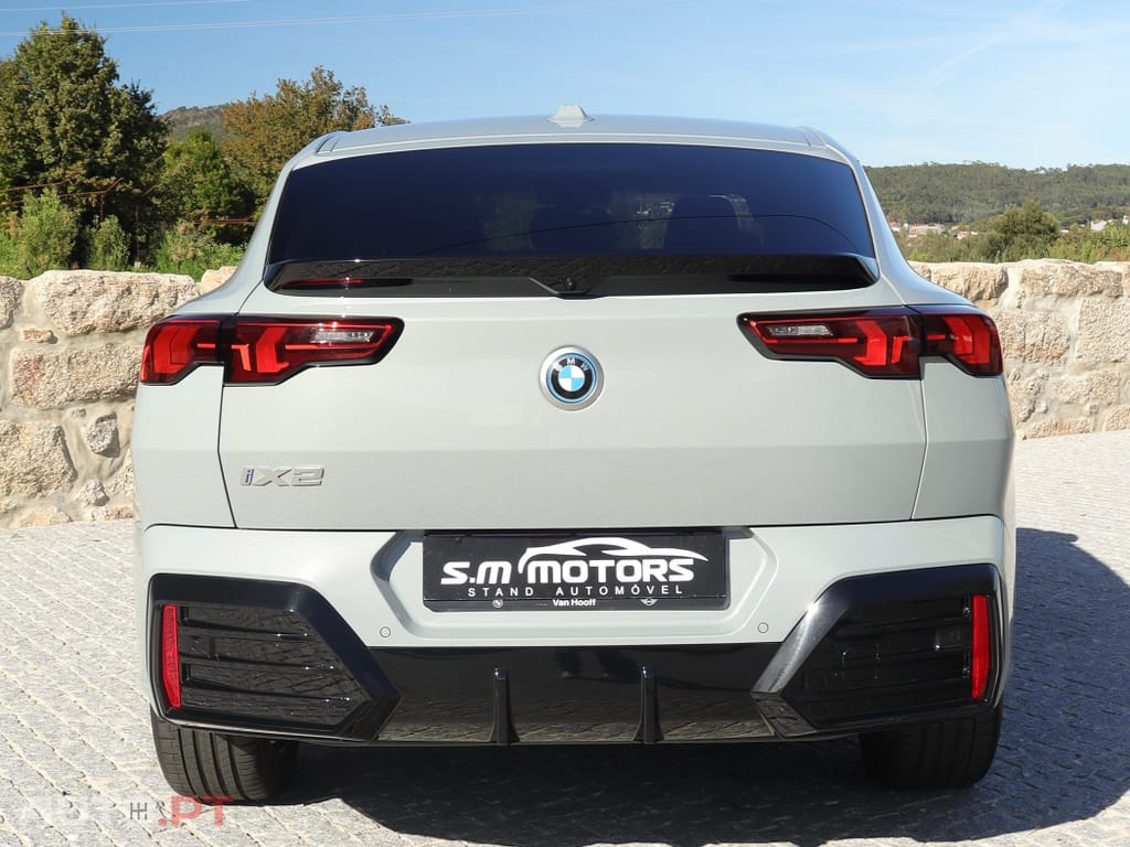 BMW iX2 eDrive20 Pack Desportivo M