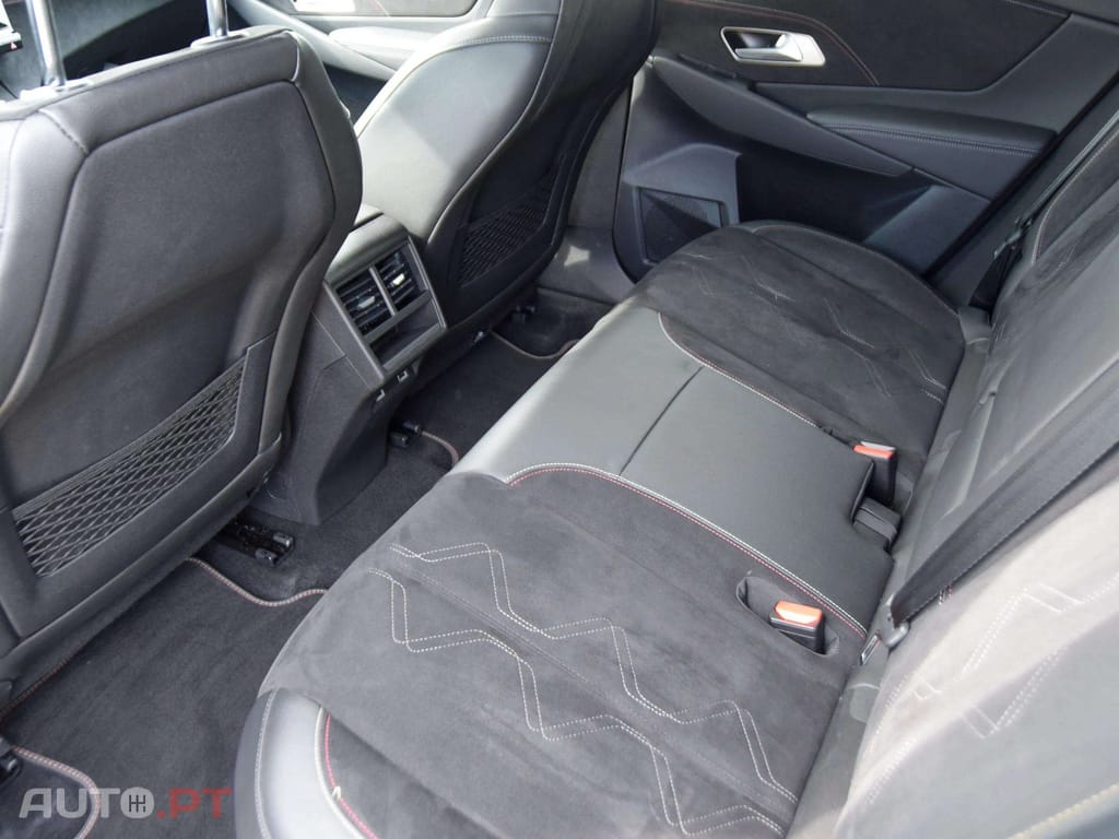 DS DS7 E-Tense Performance Line EAT8