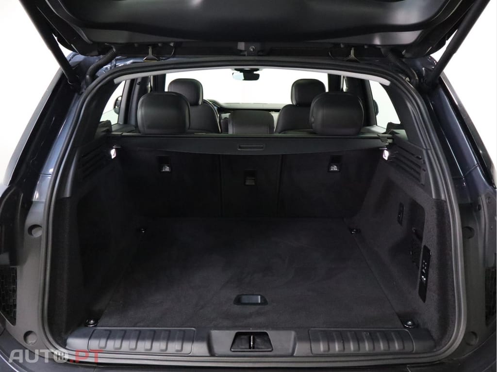 Land Rover Range Rover Sport 3.0 P440e Dynamic SE