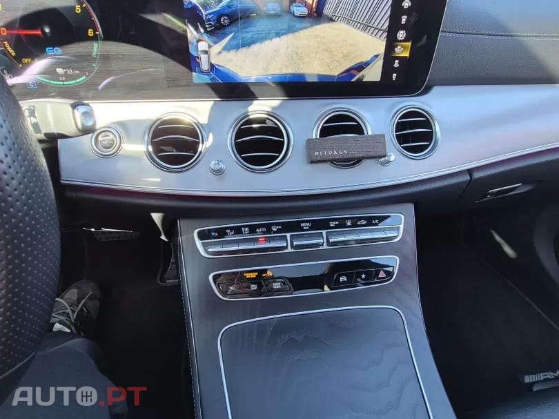 Mercedes-Benz E 300 9G-TRONIC AMG LINE 4 MATIC