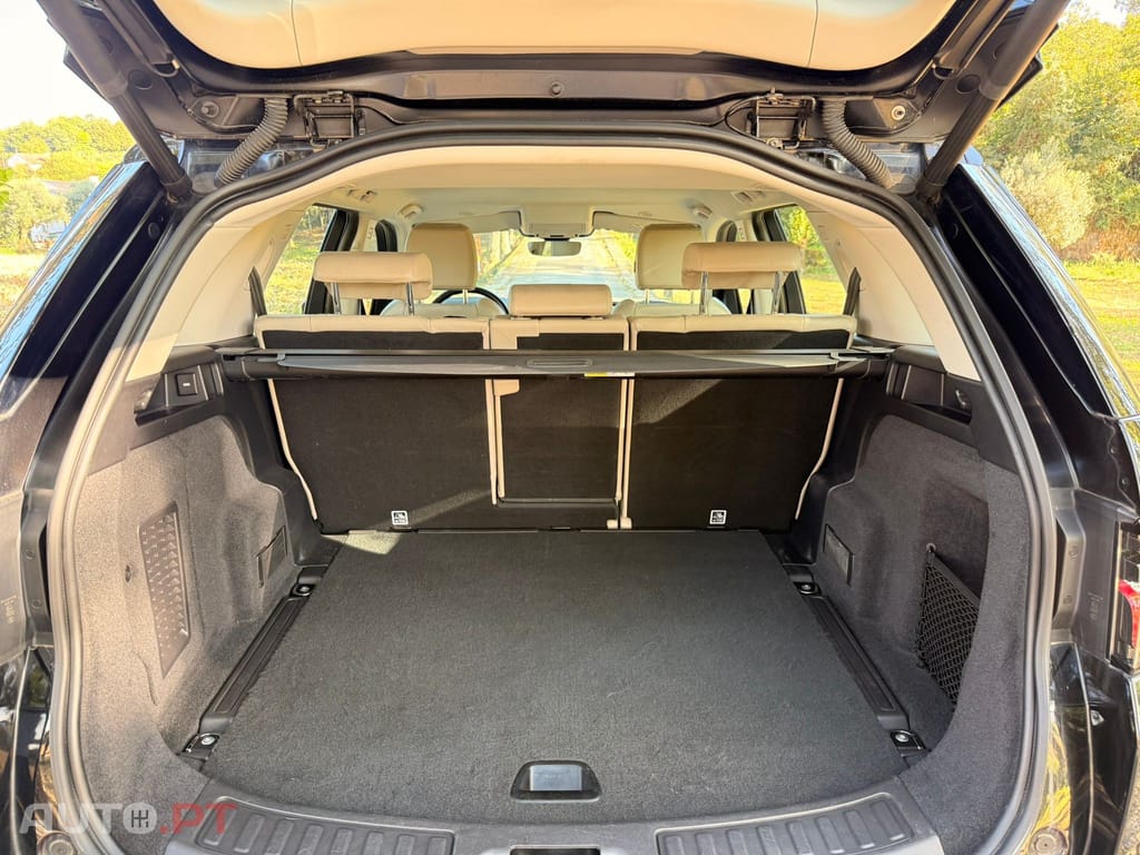 Land Rover Discovery Sport P300e
