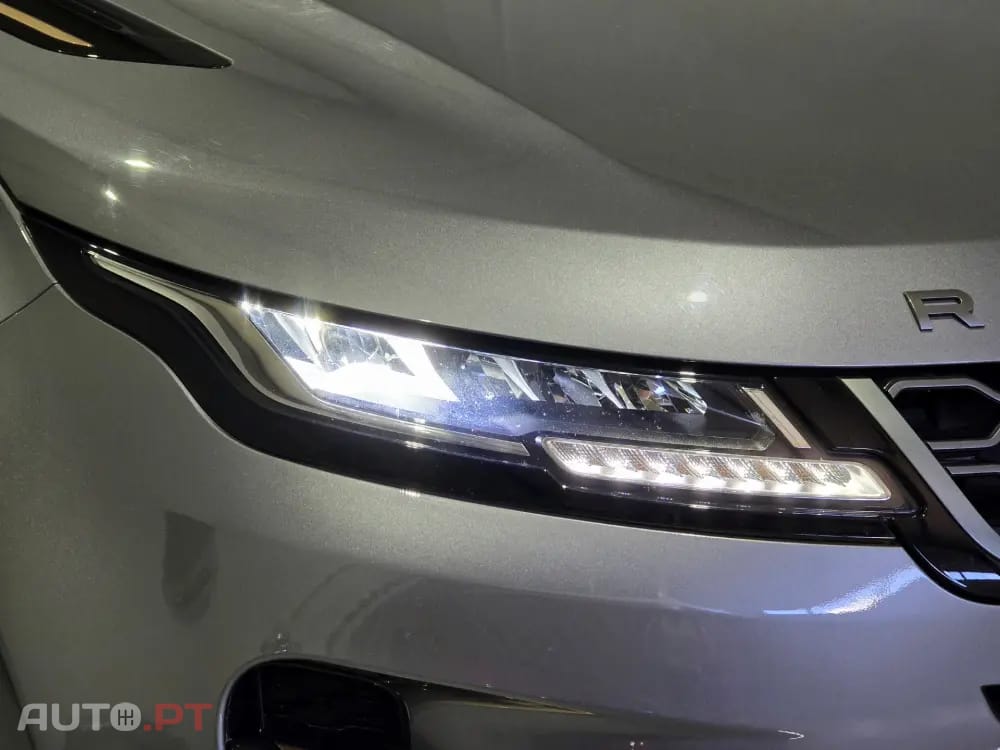 Land Rover Evoque P300e R-Dynamic