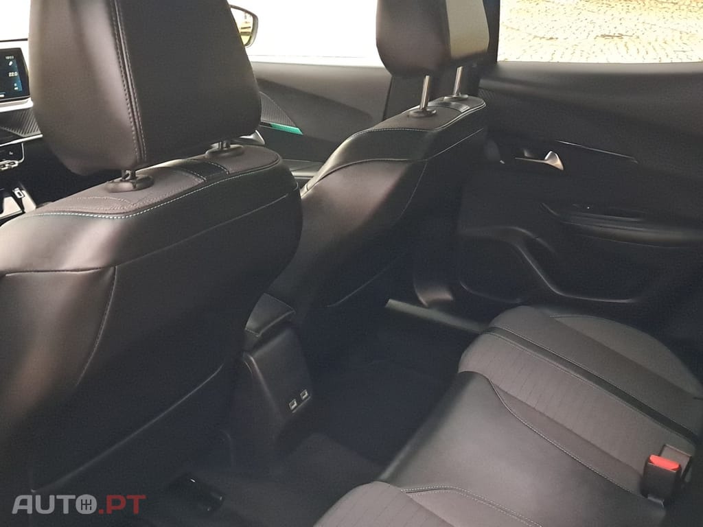 Peugeot 2008 PureTech 130 Allure Pack