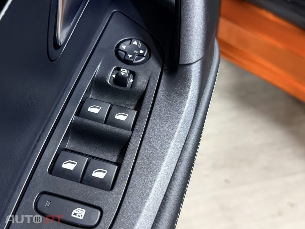 Peugeot E-2008 50 kWh Allure Pack