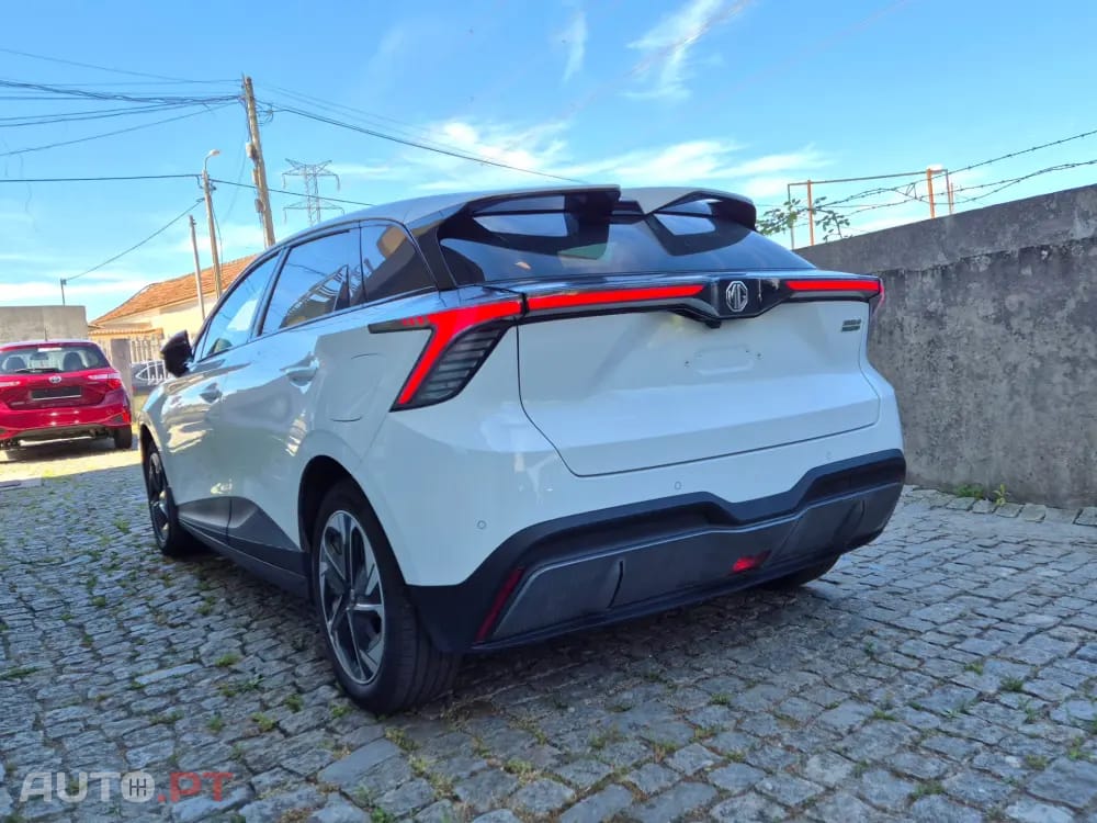 MG MG4 64 kWh Luxury