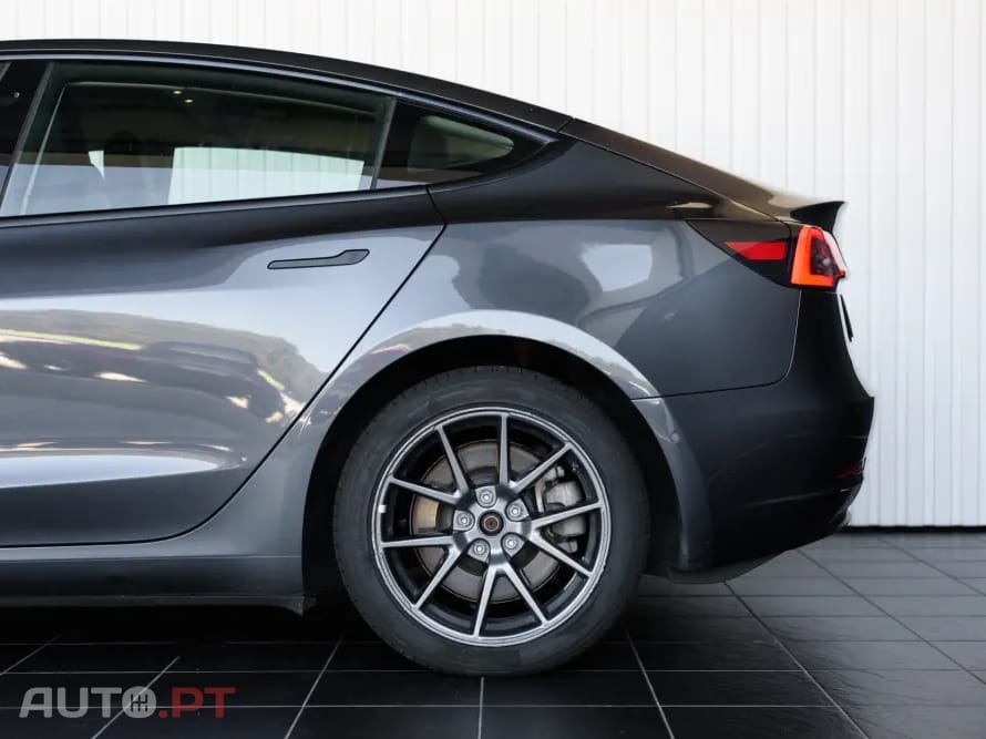 Tesla Model 3 Standard Range Plus RWD