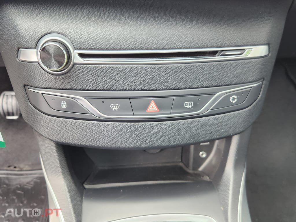 Peugeot 308 1.6 e-HDi Allure J17