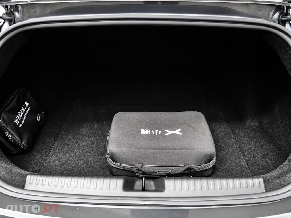 XPeng P7 I.V.A DEDUTÍVEL RWD Long Range