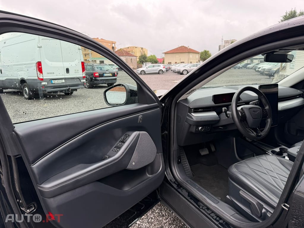 Ford Mustang Mach-E Standard