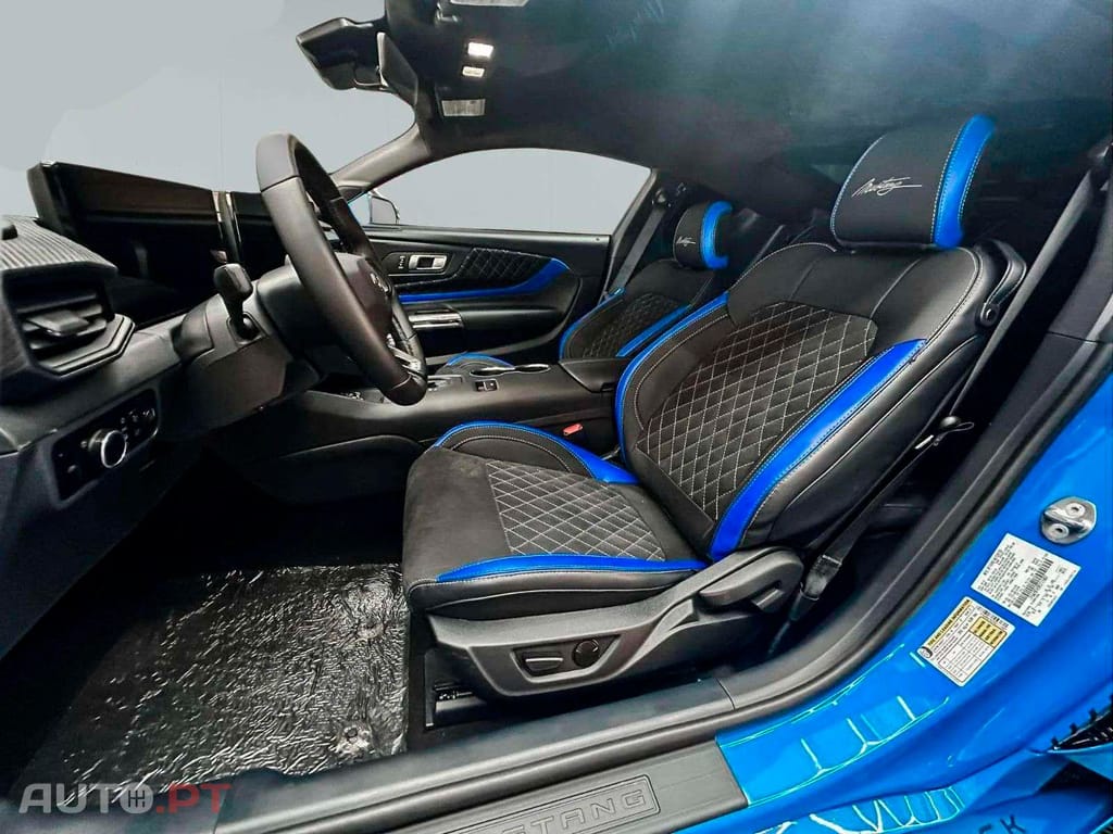 Ford Mustang 2.3 DARK HORSE