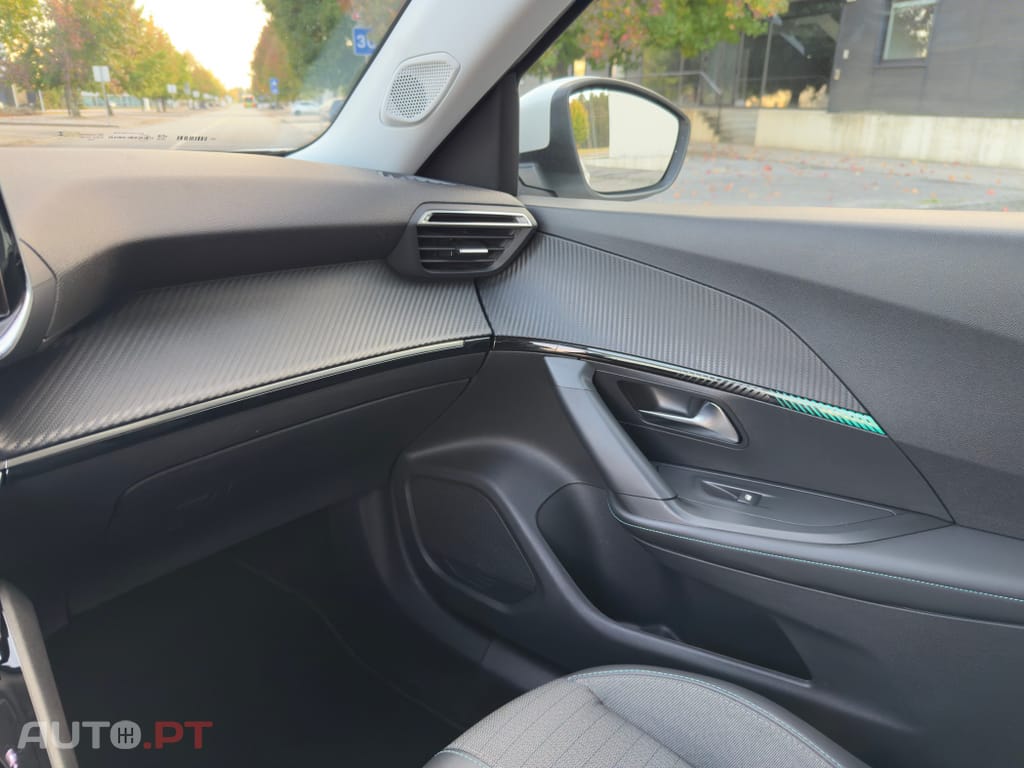 Peugeot 2008 PureTech 130 EAT8 Allure