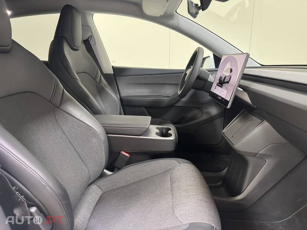 Tesla Model Y Standard Range