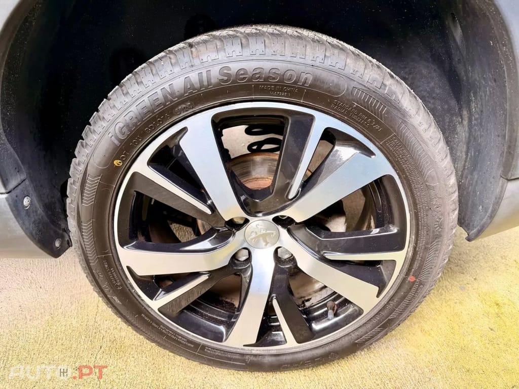 Peugeot 2008 PureTech 130 Allure