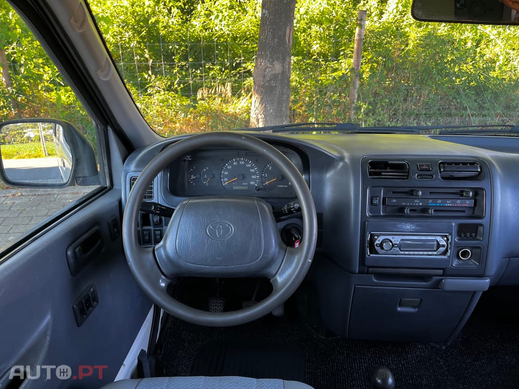 Toyota HiAce 9 Lugares