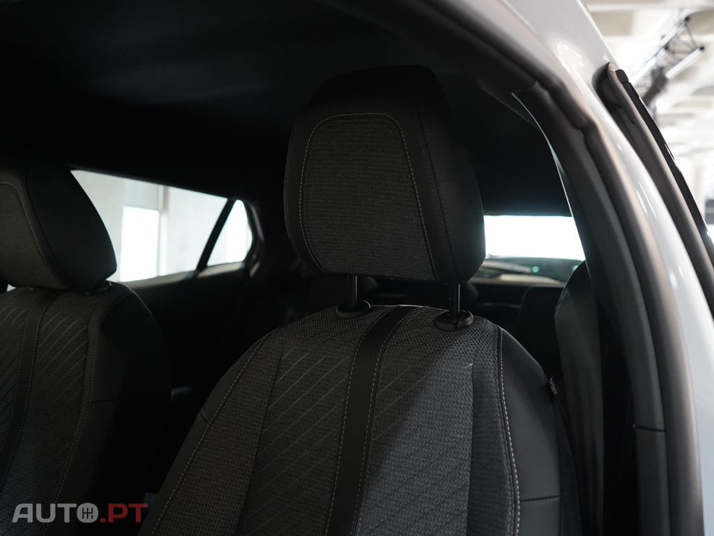 Peugeot 2008 1.2 Hybrid Allure e-DCS6