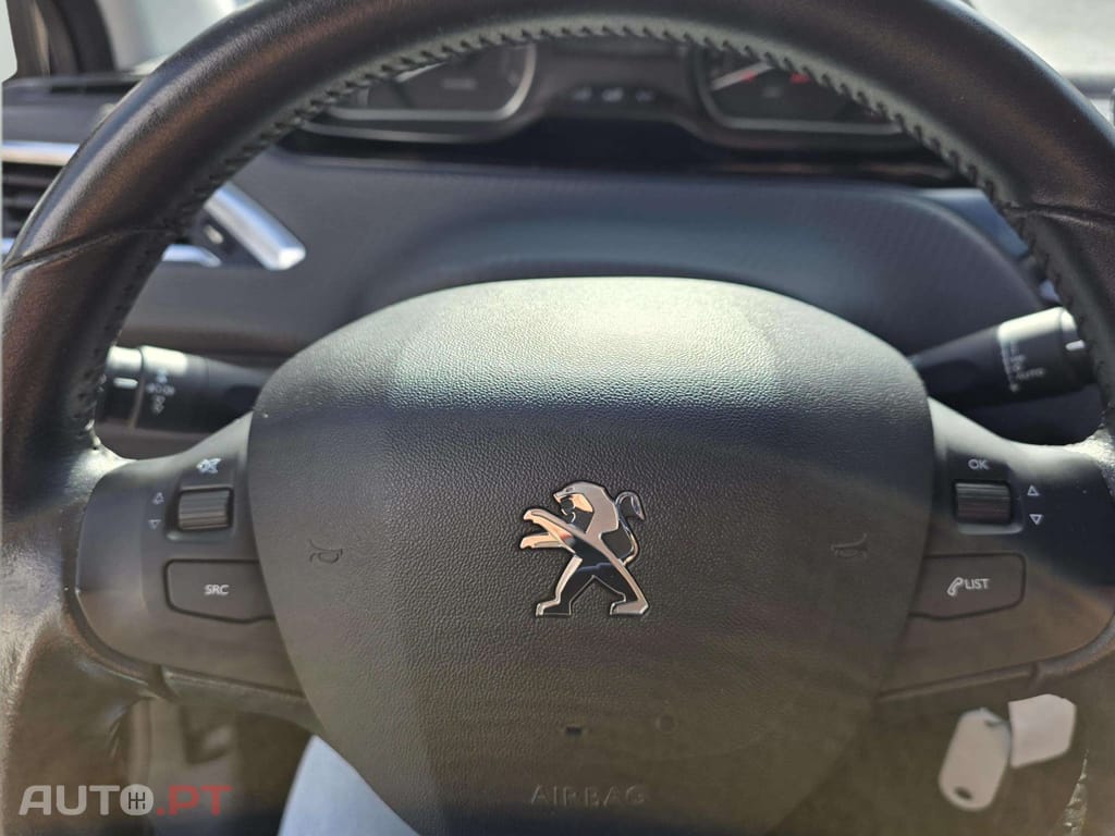 Peugeot 2008 1.2 PureTech Allure