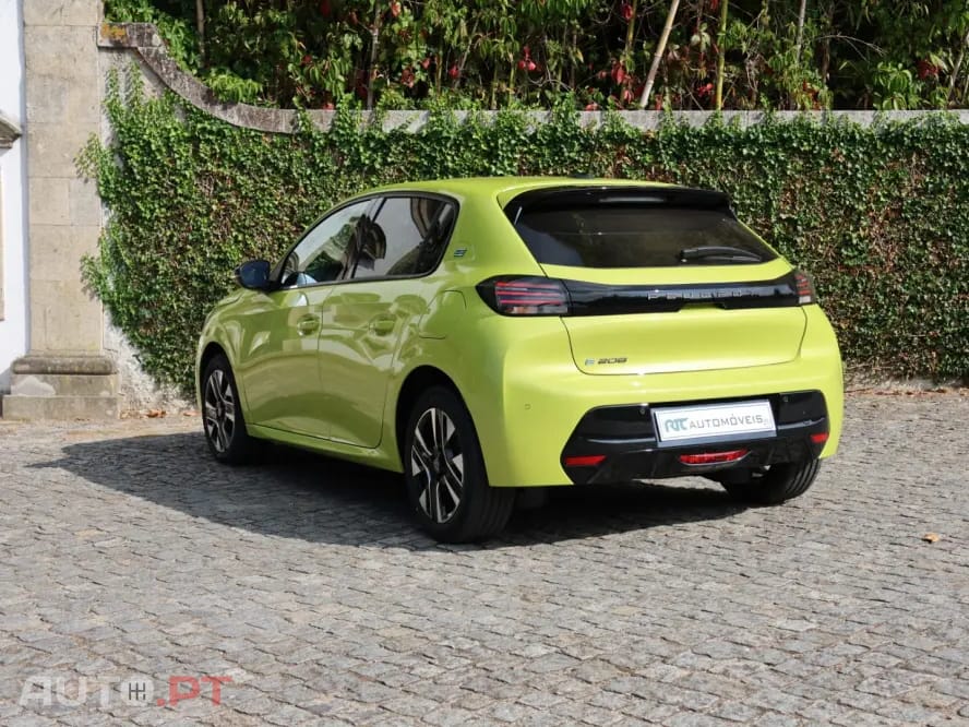 Peugeot E-208 50 kWh Style