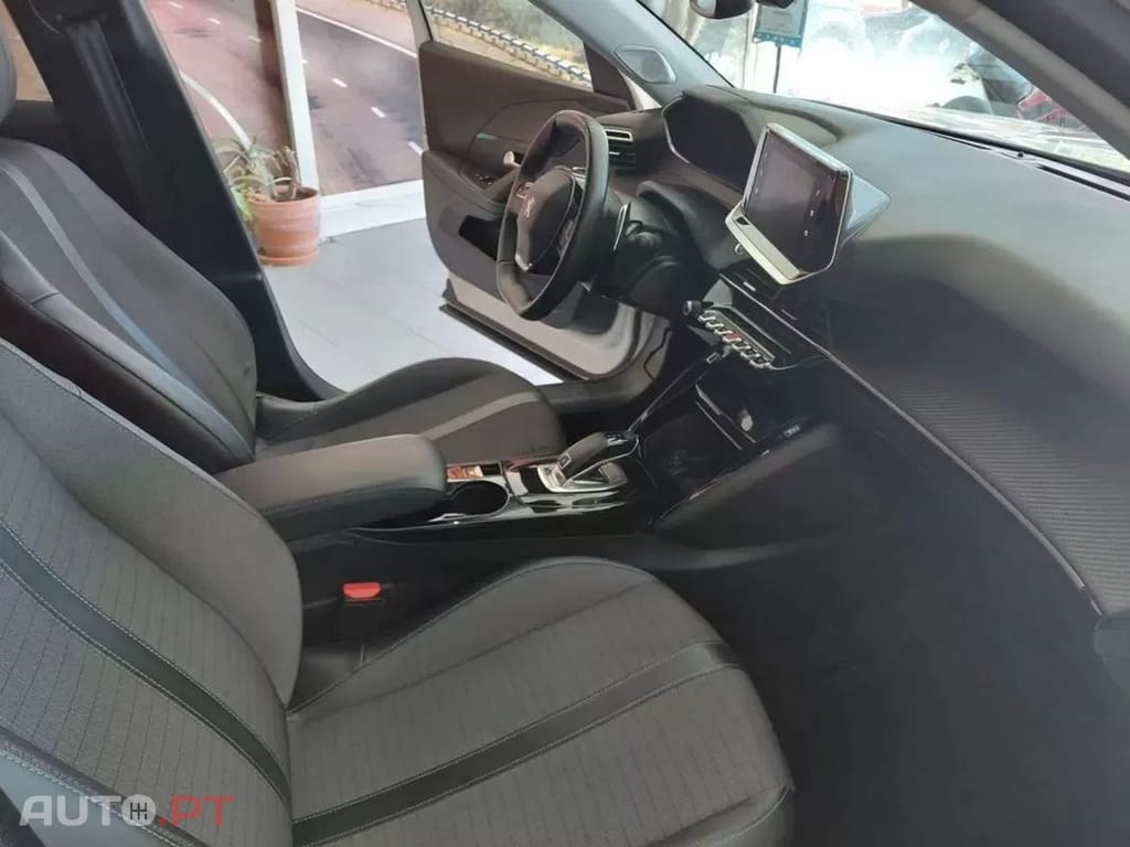 Peugeot 2008 PureTech 130 Allure Pack