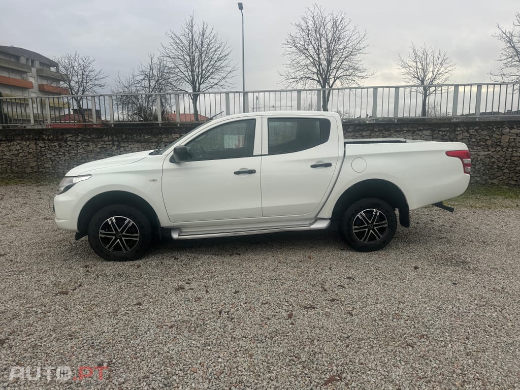Mitsubishi L200 2.4 DI-D CD Invite 4WD