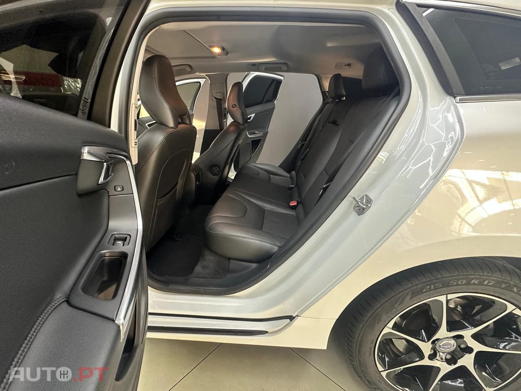 Volvo V60 2.0 D4 Momentum Eco