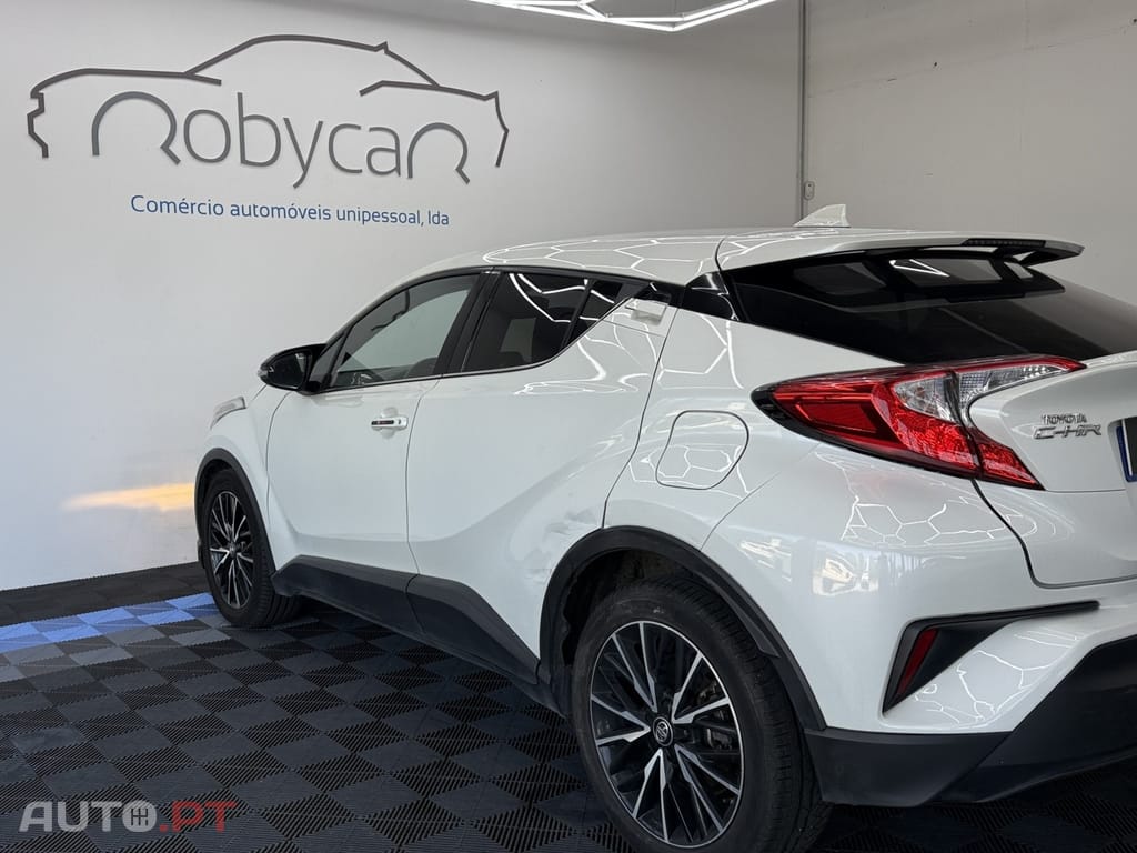 Toyota C-HR 1.8 Hybrid Square Collection