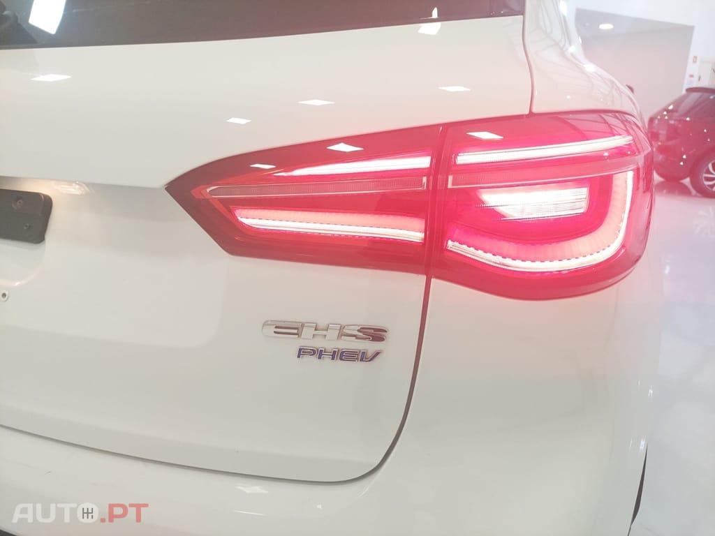 MG EHS PHEV Luxury