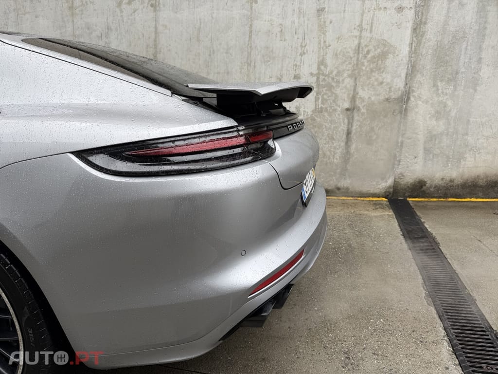 Porsche Panamera 4 E-Hybrid Platinum Edition