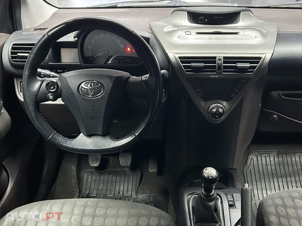 Toyota iQ 1.0 VVT-i