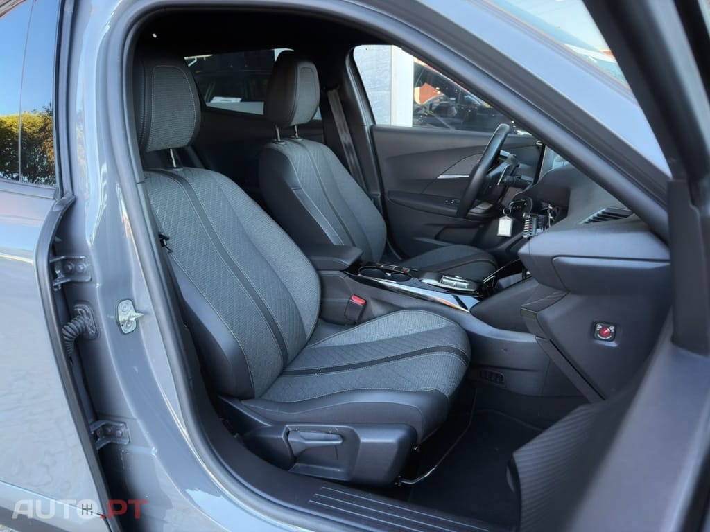 Peugeot 2008 1.2 Hybrid Allure e-DCS6