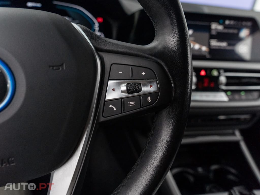 BMW 330 e Auto