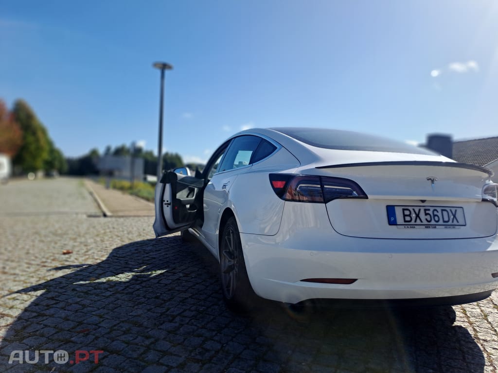 Tesla Model 3 SR Plus
