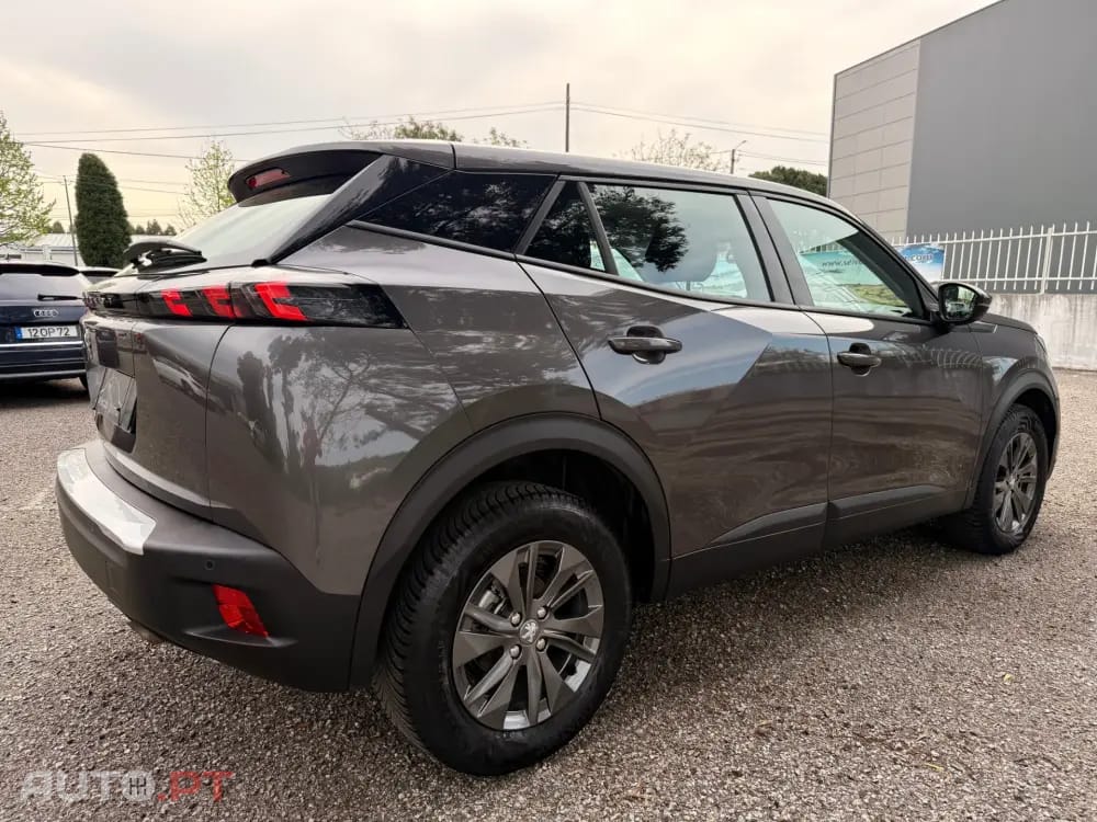 Peugeot 2008 1.2 PureTech Active Pack — fotografia 5