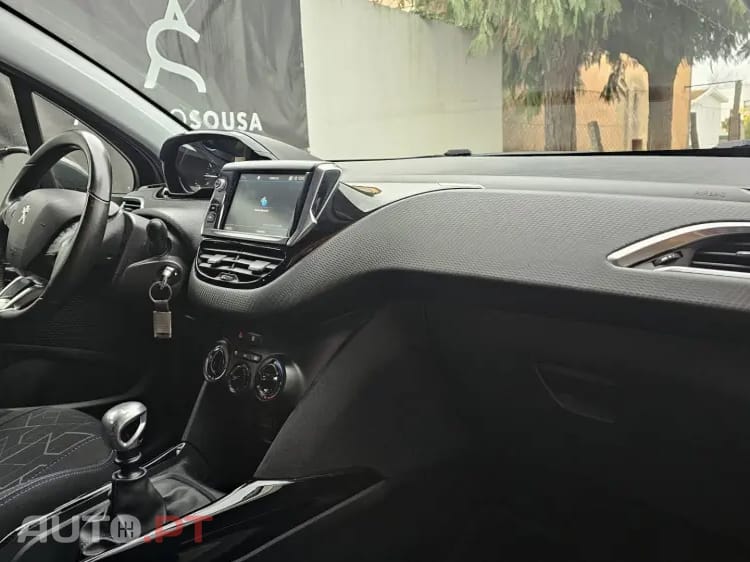 Peugeot 2008 1.2 PureTech Signature