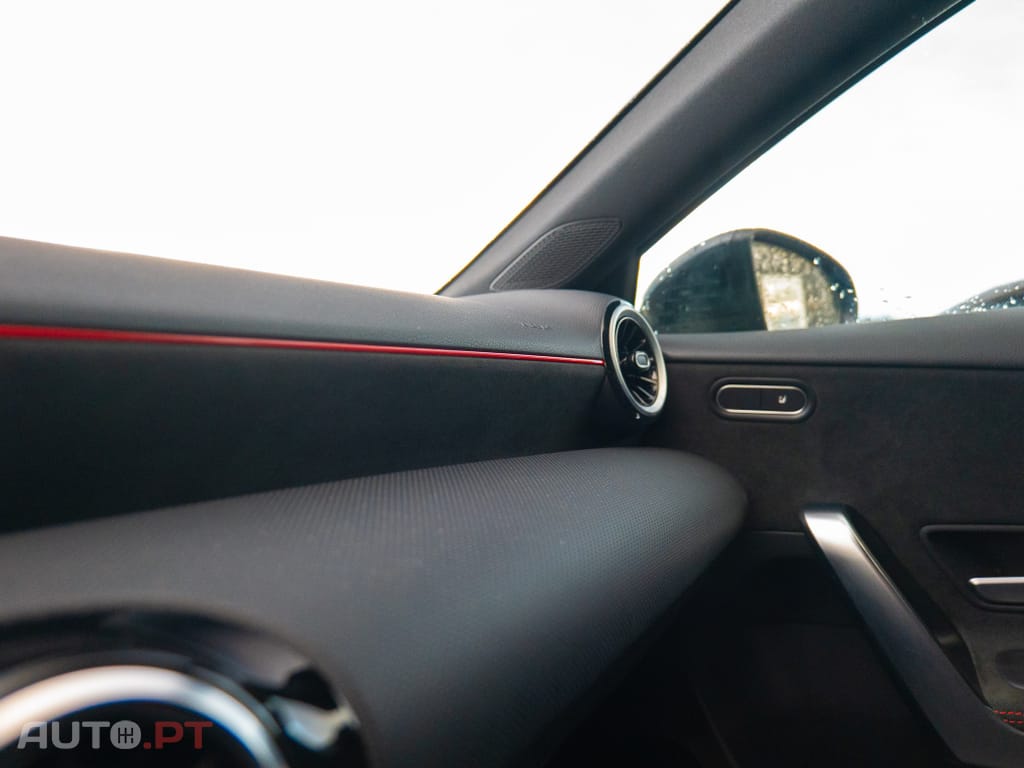 Mercedes-Benz A 250 e 8G-DCT AMG Line