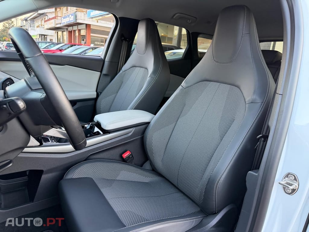 Ford Explorer 77 kWh Select