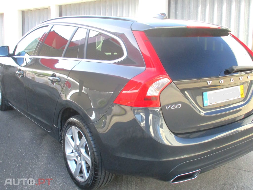 Volvo V60 2.0 D4 Momentum Plus Geartronic 180 cv