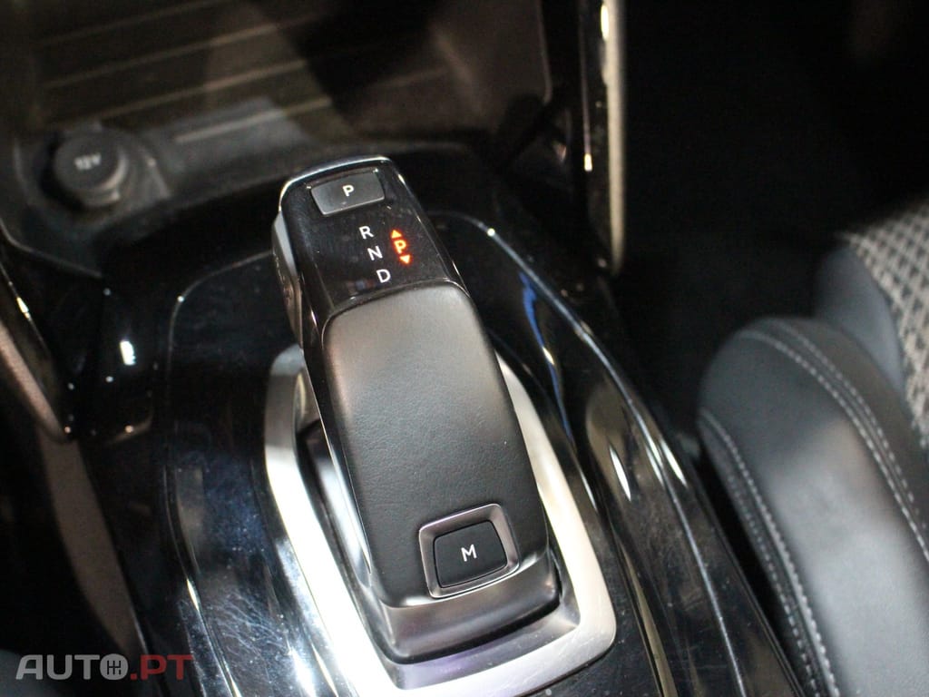 Peugeot 2008 1.2 PureTech GT EAT8