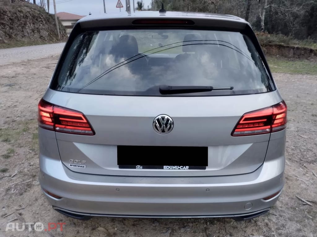 Volkswagen Golf 1.6 TDI Confortline — fotografia 6