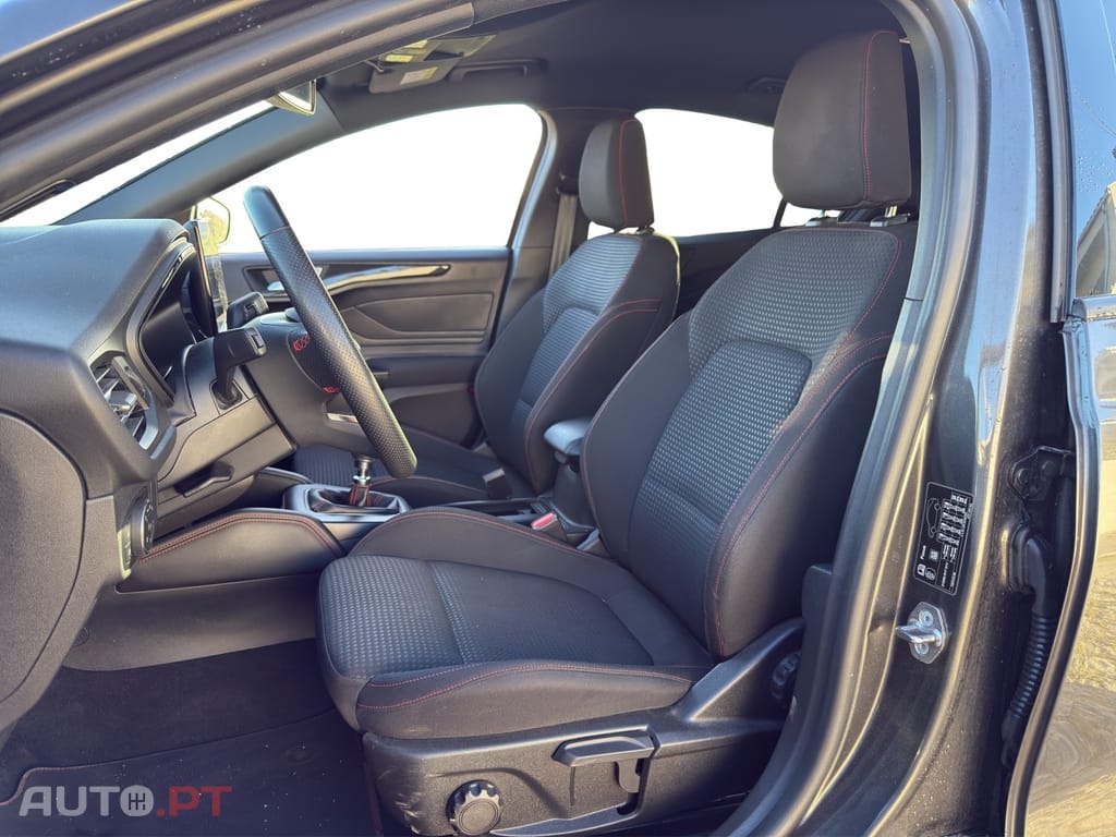 Ford Focus 1.0 EcoBoost Hybrid ST-LINE